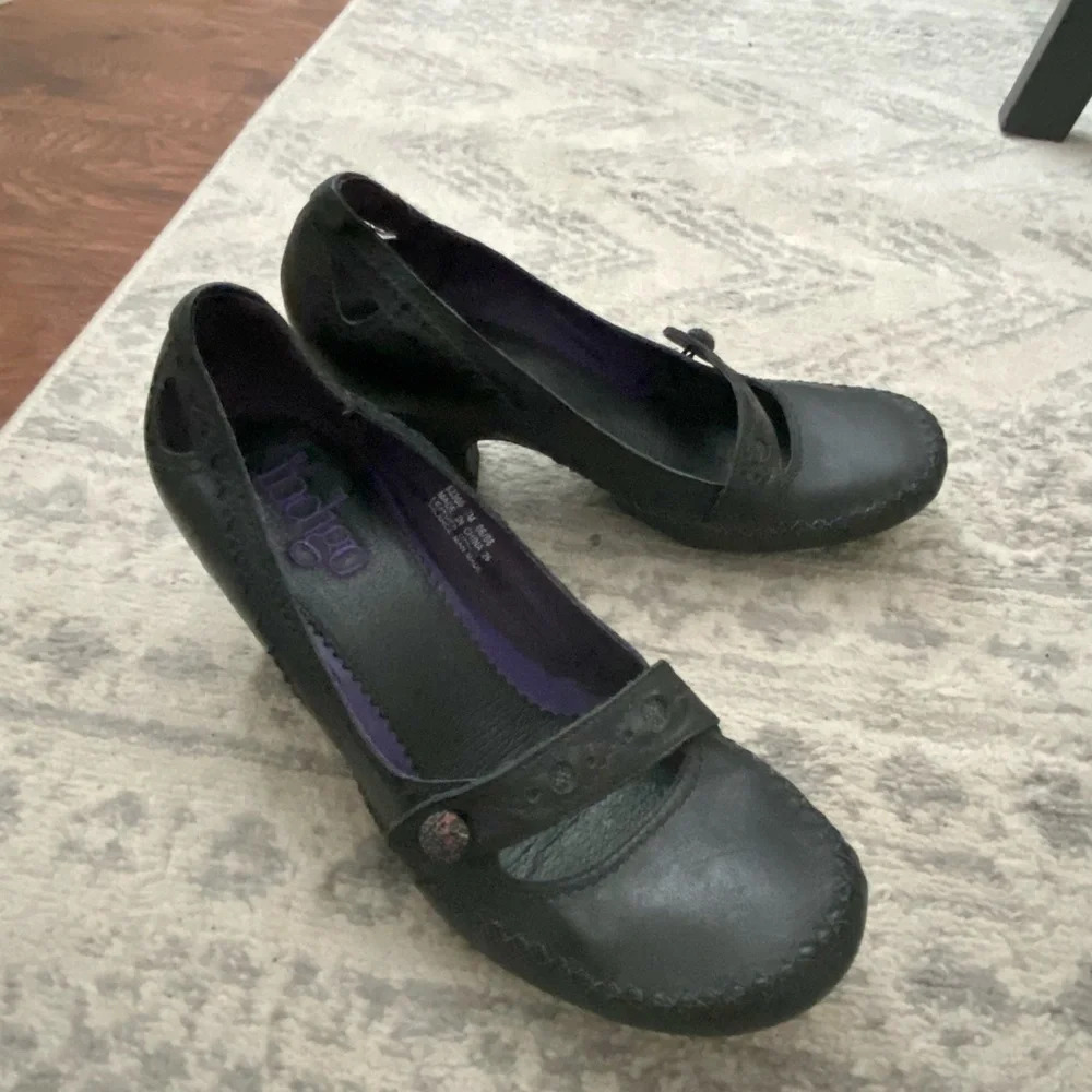 Cute, Classy, Vintage-looking Black  Heels from Naturalizer
